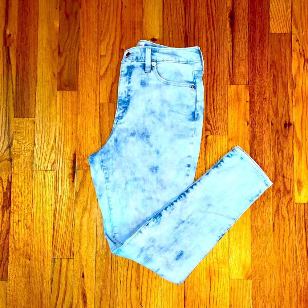Size 10 skinny jeans, medium rise, slight stretch.